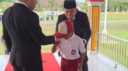 Suasana Haru Siswa SD di Pelalawan Tuai Apresiasi, Sendirian di Upacara HUT ke-80 RI
